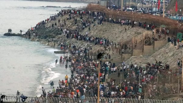 Mafias, desinformación y geopolítica: las claves detrás de la masiva crisis migratoria en Ceuta